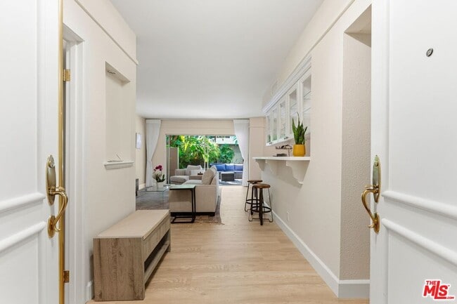 Building Photo - 1131 Alta Loma Rd