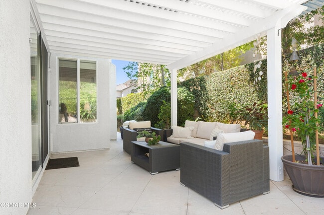 Building Photo - 1004 Lambourne Pl