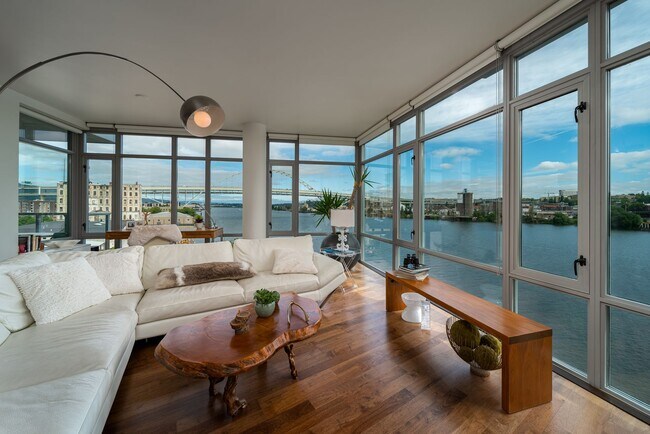 Building Photo - FULLY FURNISHED Waterfront Pearl Condo w/most utilities/2 parking spaces/most utilities