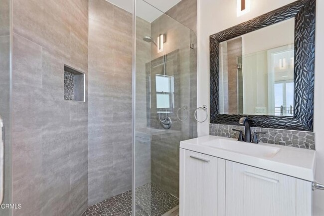 Building Photo - 6721 1/2 Vineland Avenue Unit