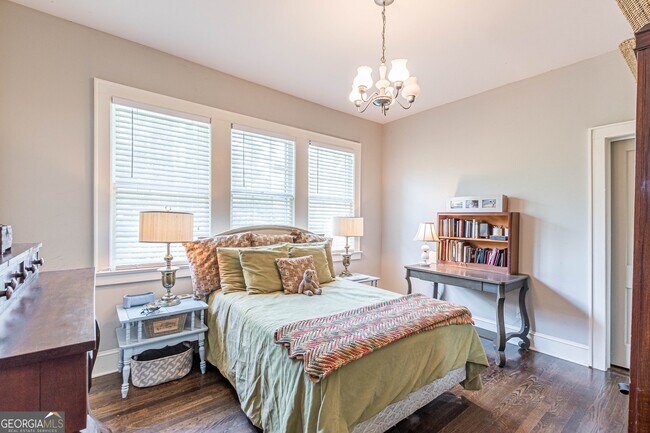 Building Photo - 1878 Cambridge Ave