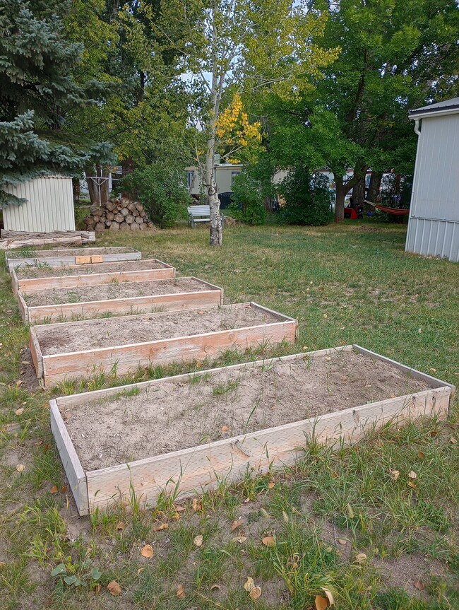 Building Photo - 202 Holly St