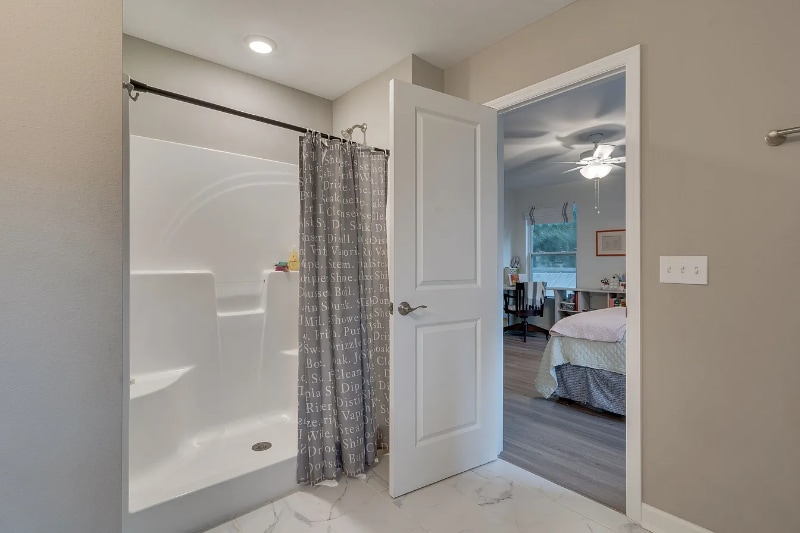 Building Photo - 624 W 7th Ave