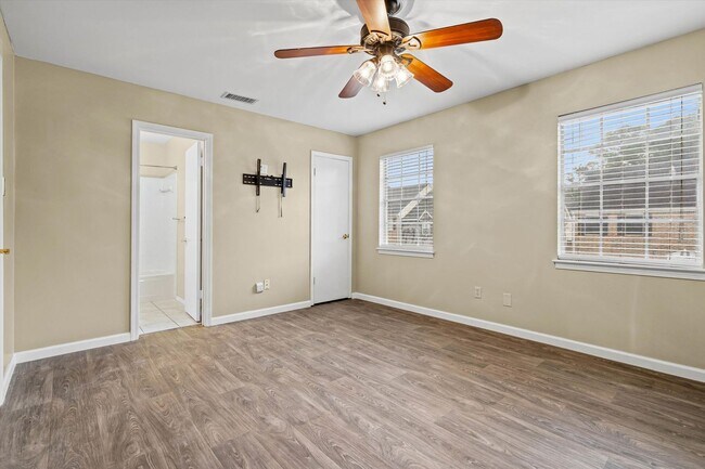 Building Photo - THE COMMONS AT SPRINGHILL