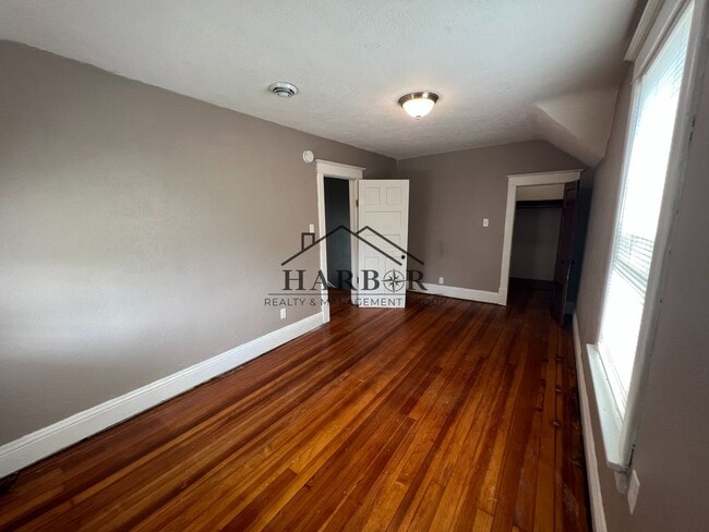 Building Photo - 401 9th St NE