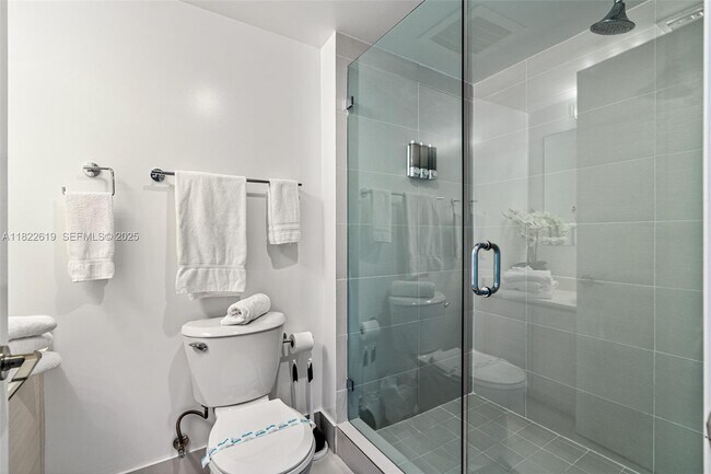 Building Photo - 2600 E Hallandale Beach Blvd