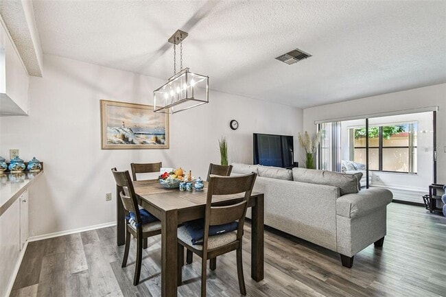 Building Photo - 7433 Greystone Dr