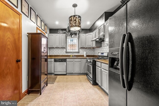 Building Photo - 1520-1522 Dorrance St