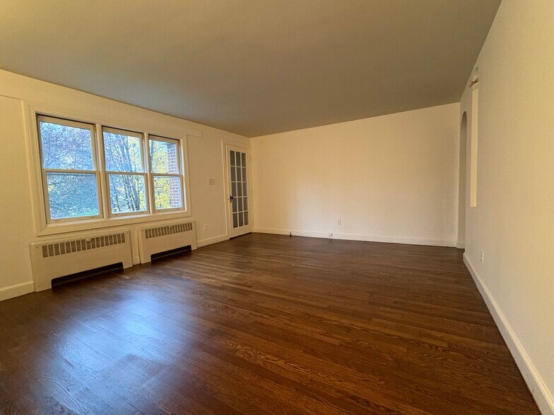 Building Photo - 30 Beechmont St