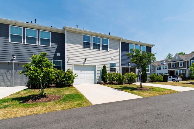 Building Photo - Beautiful Modern 3BR Townhome in the Heart of Wendell!