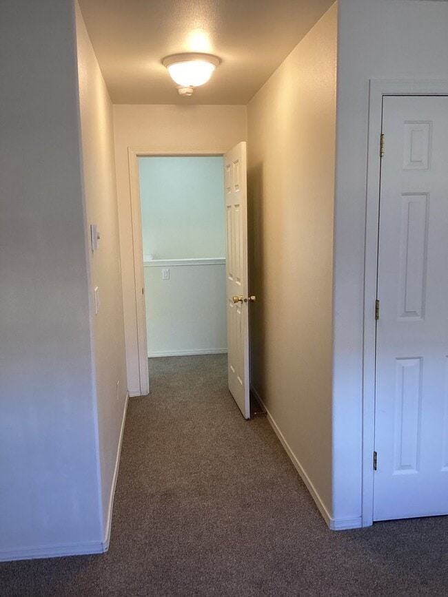 Building Photo - r1813/1815/1817