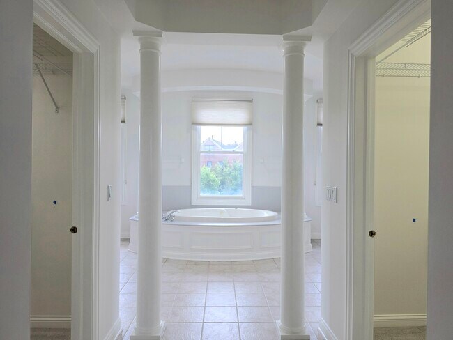 Building Photo - 2085 Valor Ct