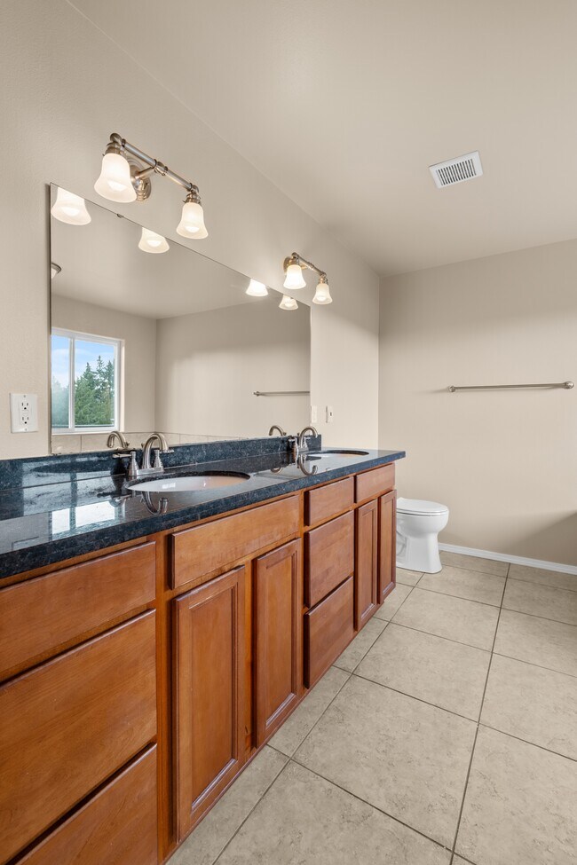 Building Photo - 231 E Linda Vista Ct