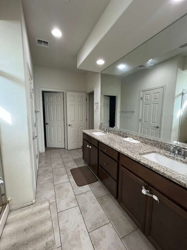 Building Photo - Gorgeous 4 Bed 3.5 Bath Peoria home with EV charging