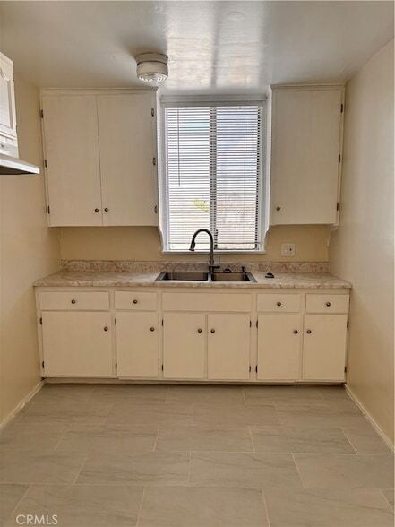 Building Photo - 3672 S Western Ave