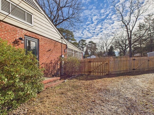 Building Photo - 6955 Navaho Rd