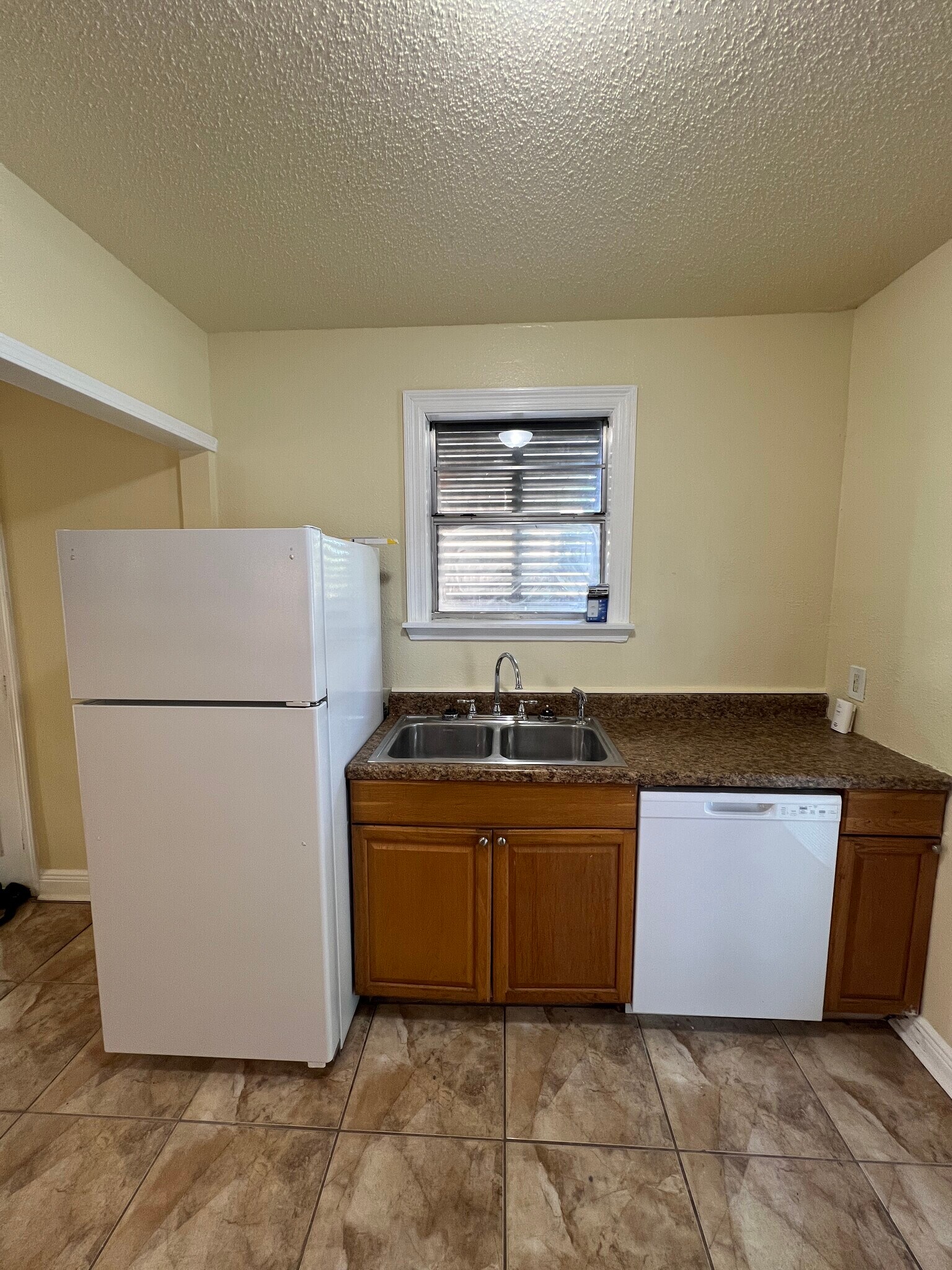 Kitchen - 3509 Leonidas St