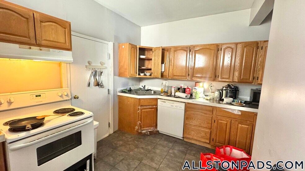 Building Photo - 1056 Commonwealth Ave