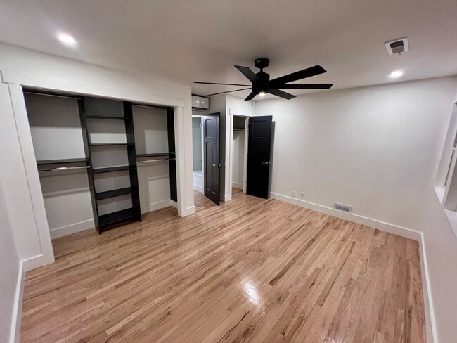 Building Photo - 214 W 7th St