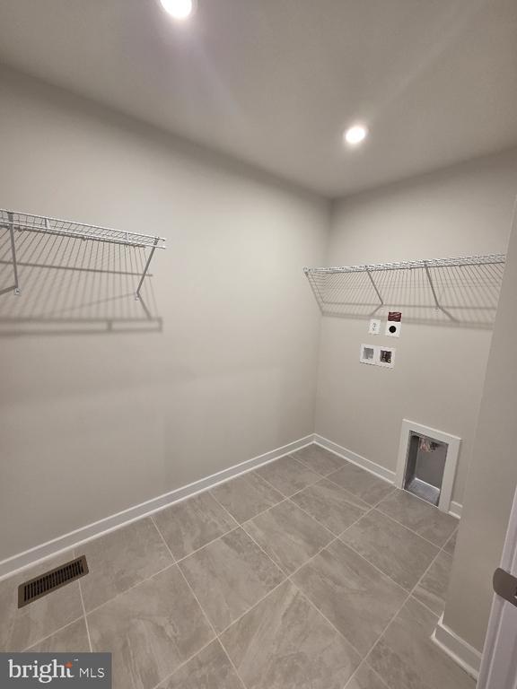 Building Photo - 8901 Blackthorne Pl