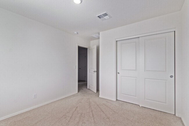 Building Photo - Stunning 2-Story with Modern Living in Flo...