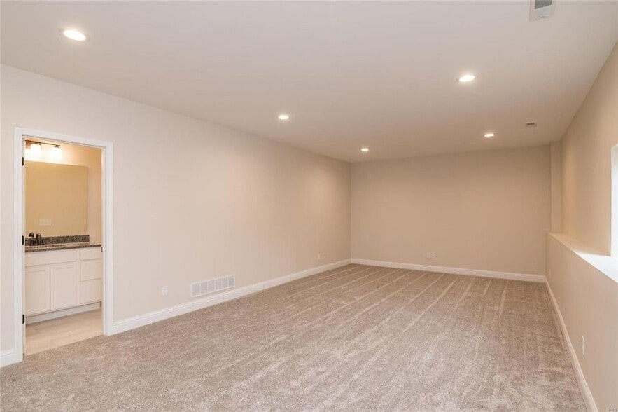 Building Photo - 200 Smola Woods Ct