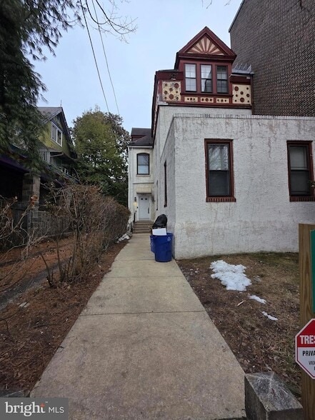 Building Photo - 4802 Chester Ave