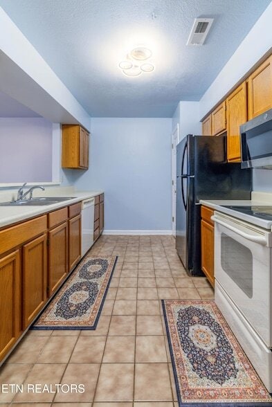 Building Photo - 136 Durwood Rd