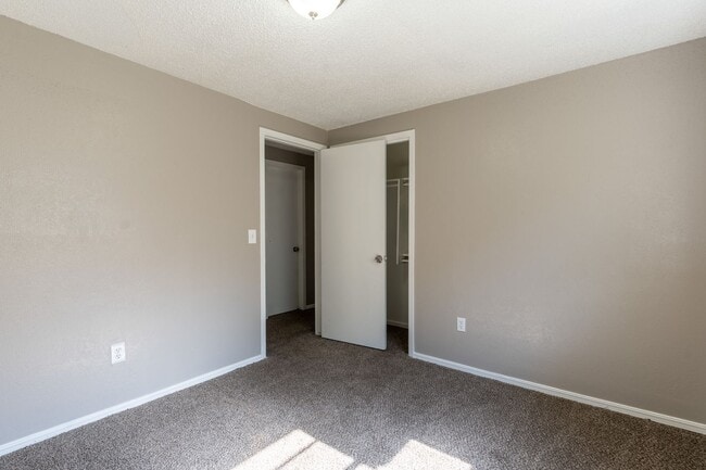 Building Photo - 1521 Marydale Ave