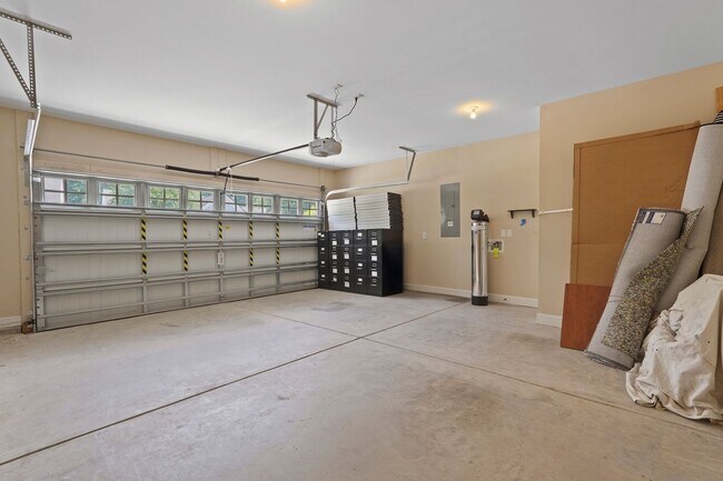 Building Photo - 10 Chicory Ct
