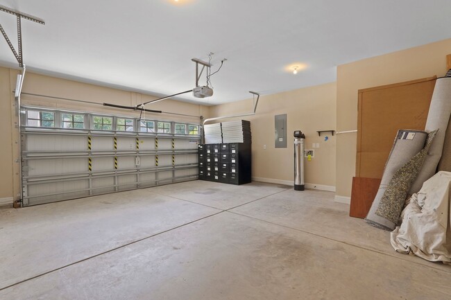 Building Photo - Charming 2-Bedroom Retreat with 2 Baths in the Heart of Sun City - Spacious 2141 Sq Ft!