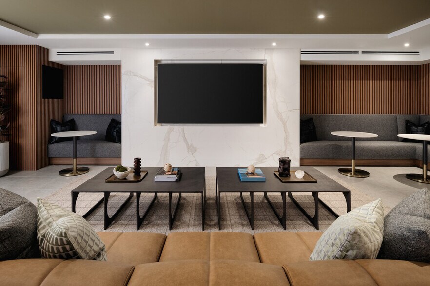 Building Photo - 2333 Calle Del Mundo