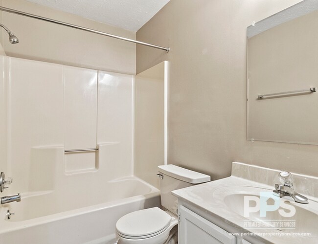 Building Photo - 107 Church St