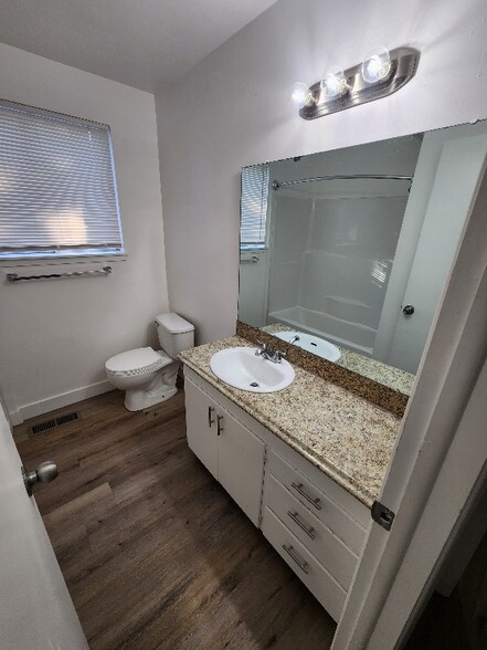 Building Photo - 5390 S 2000 W