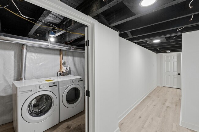 Building Photo - 324 E 23rd St