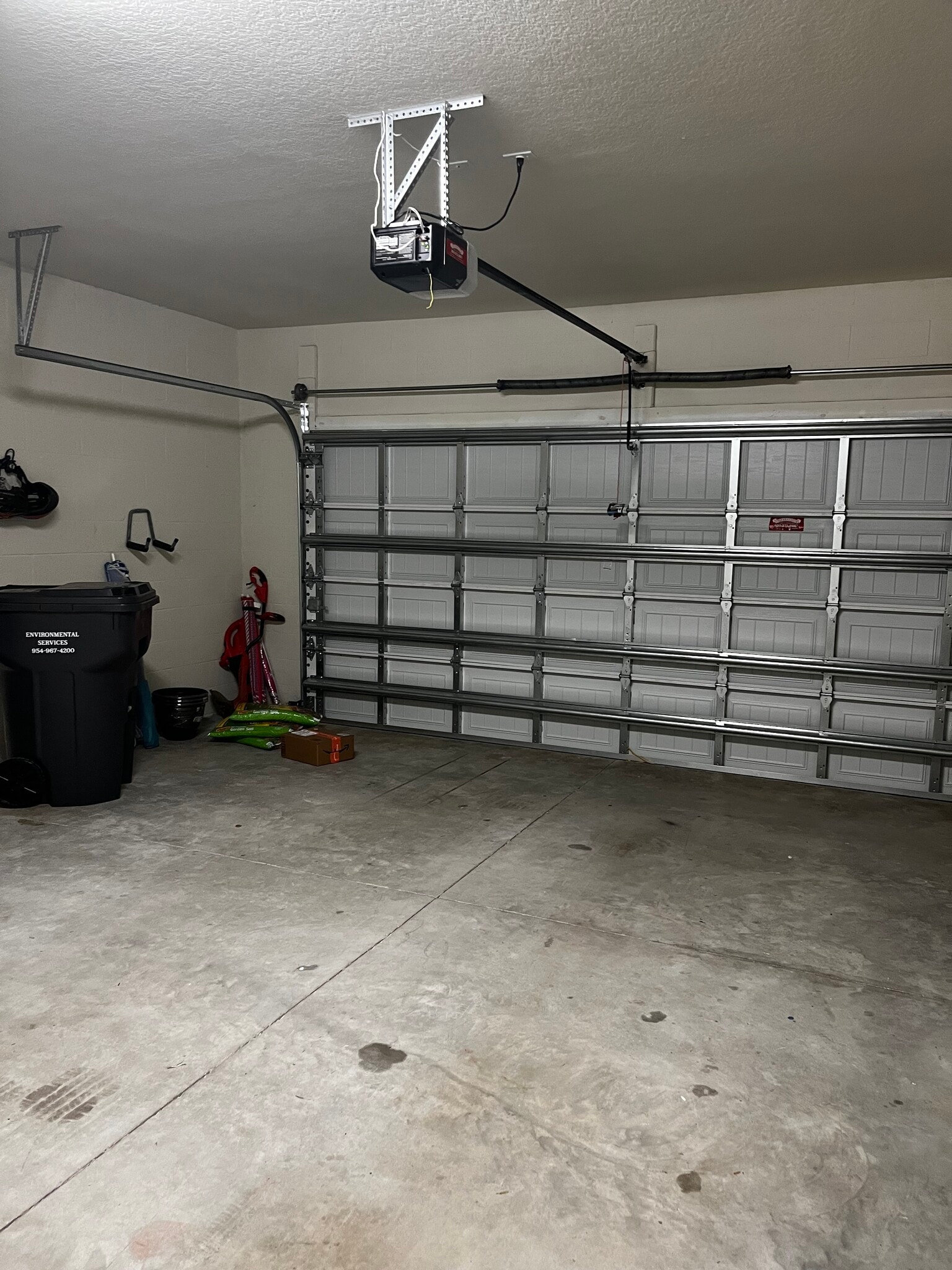 Garage - 1418 Evergreen Ter