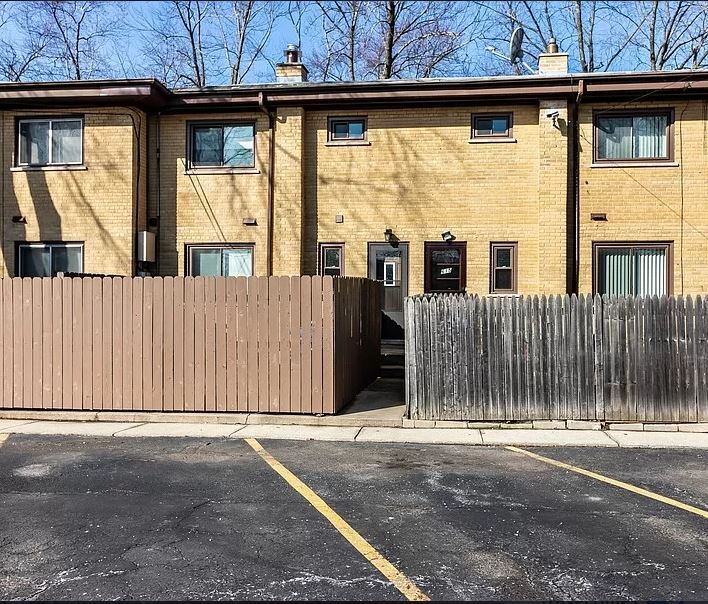 Building Photo - 615 Maple Ct