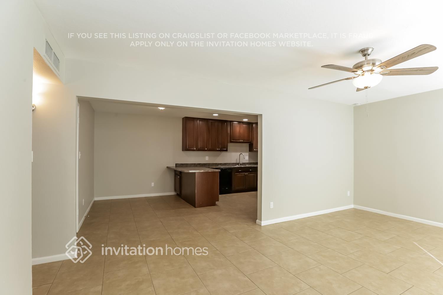 Building Photo - 436 W La Jolla Dr