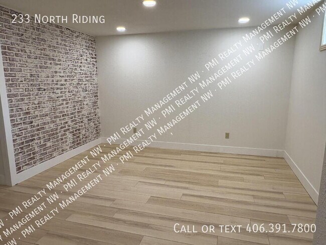 Building Photo - 233 North Riding-