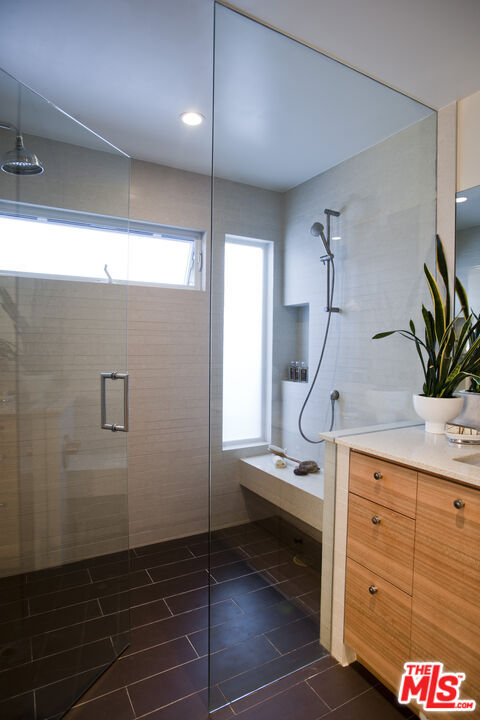 Building Photo - 737 Broadway St