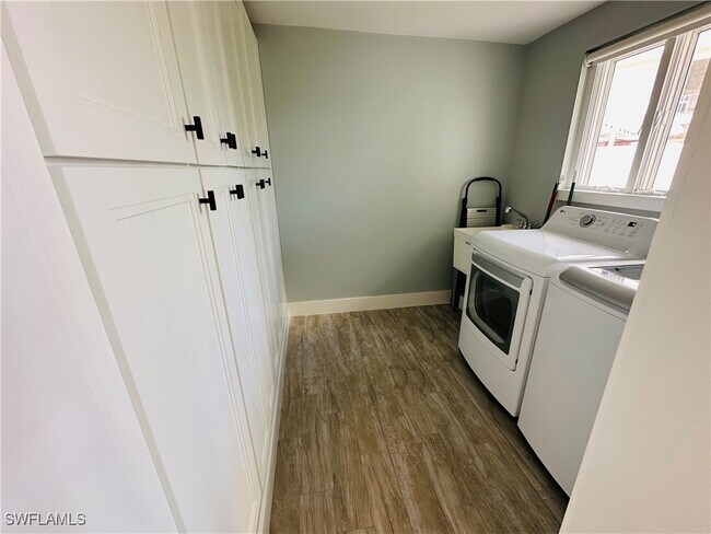 Building Photo - 140 W Pago Pago Dr