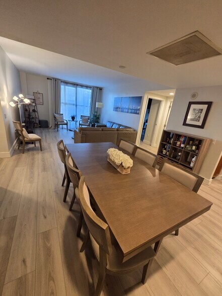 Building Photo - 645 Front St