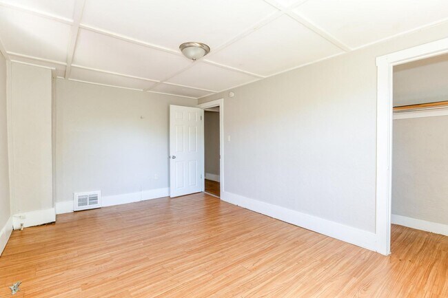 Building Photo - 148 Midland Ave