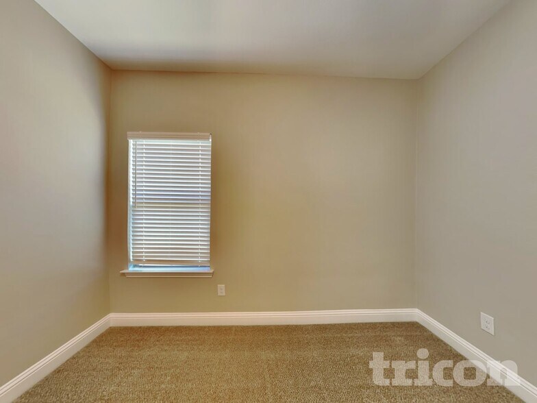Building Photo - 7712 Cottonwood Dr