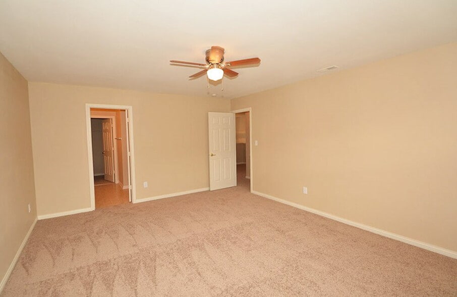 Building Photo - 4768 Beach Club Dr