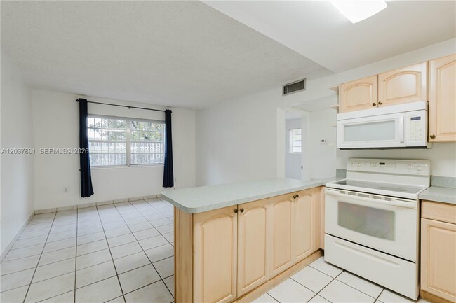 Building Photo - 747 NW 13th Ave