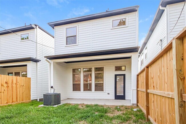 Building Photo - 3044 Truxillo St
