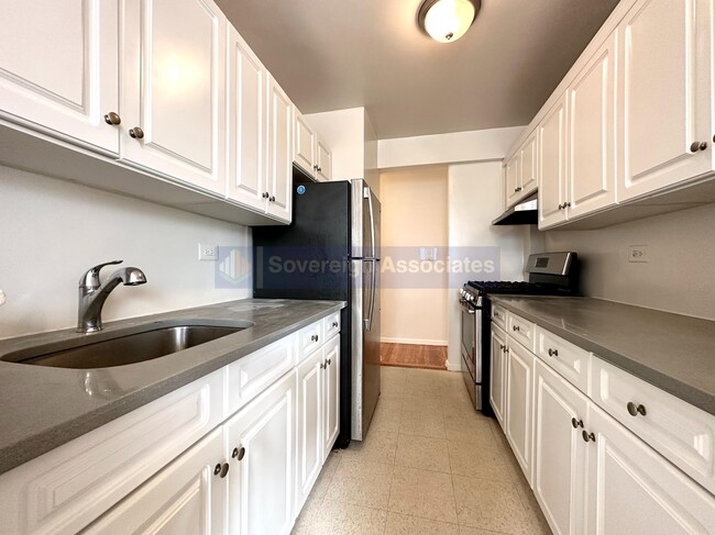 Building Photo - 3555 Oxford Avenue