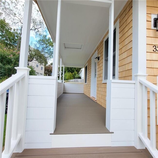 Building Photo - 33 Sakonnet Dr