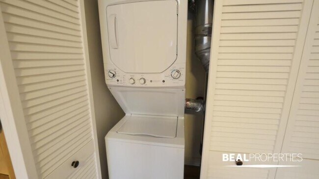 Building Photo - 0 bedroom in CHICAGO IL 60625